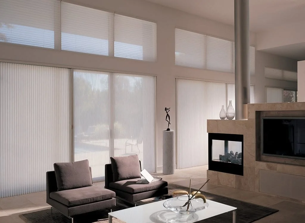 Ventanales con persianas y cortinas arquitectónicas